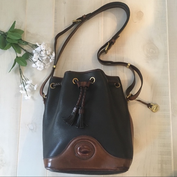 Dooney & Bourke Handbags - FLASH SALE🔥Dooney Bourke All Weather Leather Bag